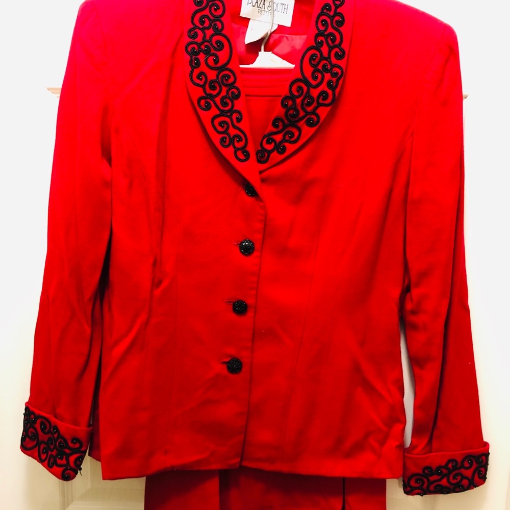 Women’s Skirt suit by Plaza South